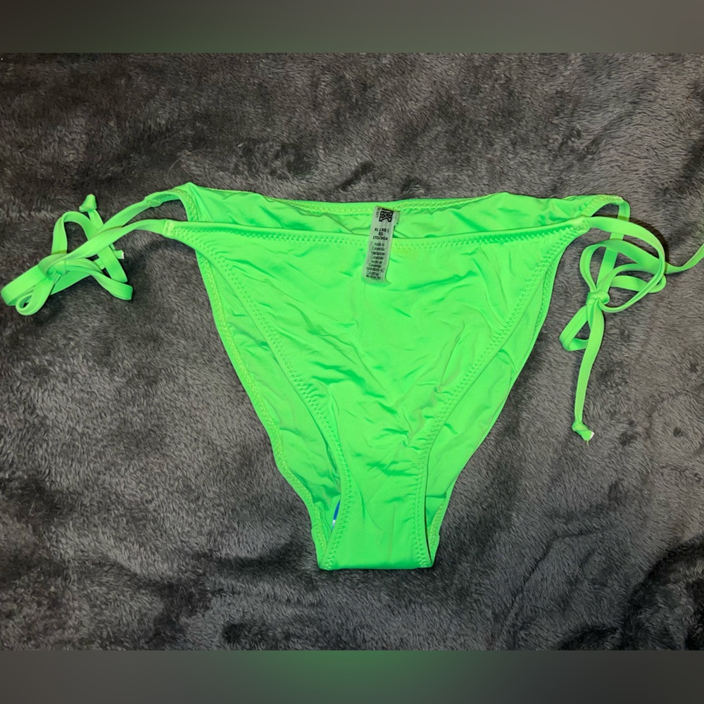 Pink by Victoria’s Secret string bikini bottom